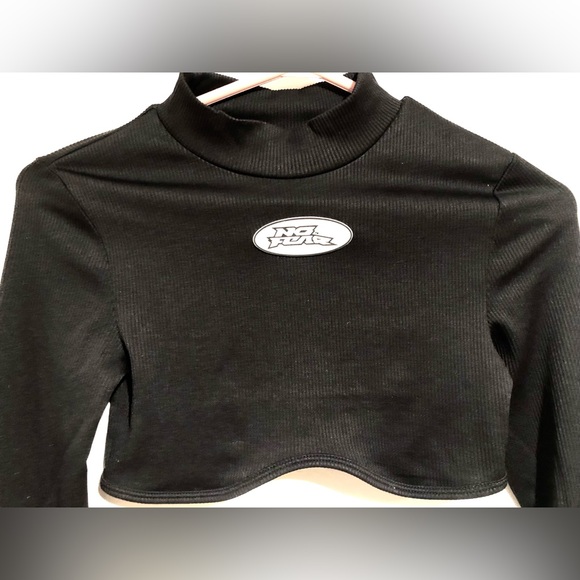 Black long sleeved cropped t-shirt - Picture 2 of 2